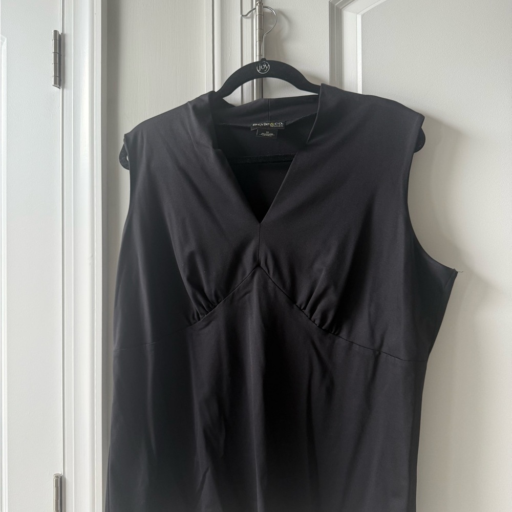 Black Sleeveless V-Neck Top